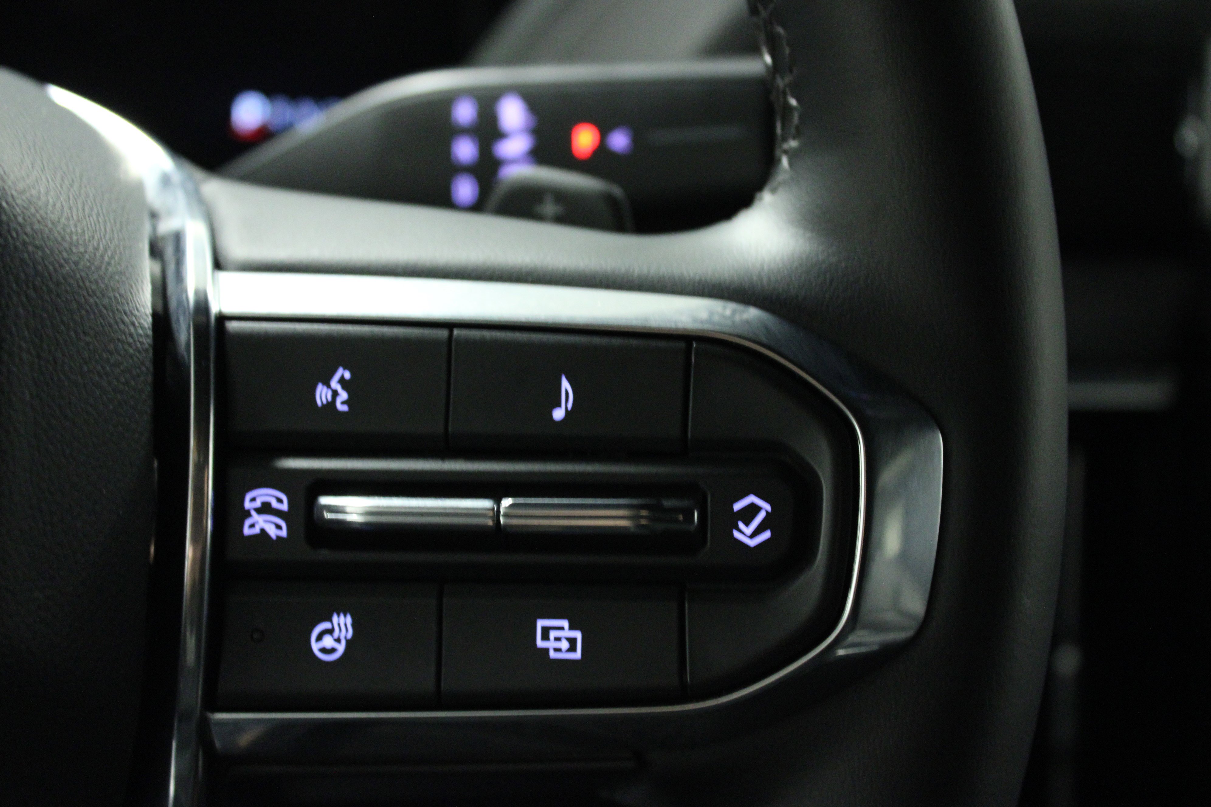 Used 2025 GMC Yukon Denali AWD/4WD image 22