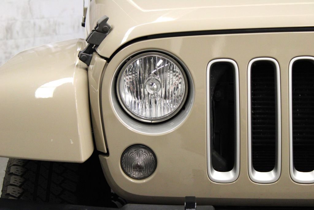 Certified 2016 Jeep Wrangler Unlimited Sahara w/ Max Tow Package image 27