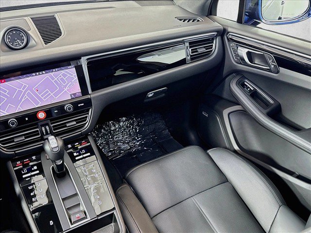 Certified 2026 Porsche Macan AWD/4WD image 21