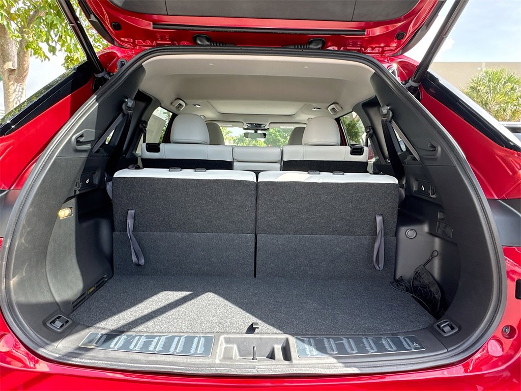 New 2025 Mitsubishi Outlander SE image 28