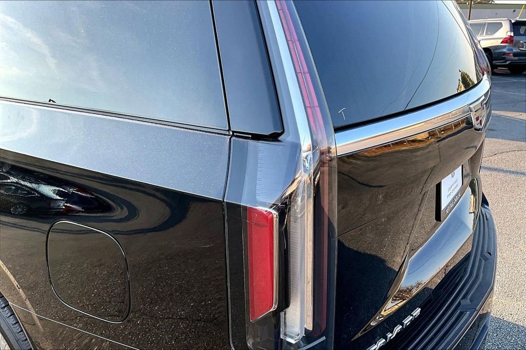 Used 2021 Cadillac Escalade ESV Premium Luxury w/ Driver Assist Tech Package AWD/4WD image 23