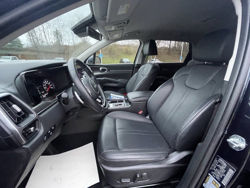 Certified 2023 Kia Sorento EX image 25