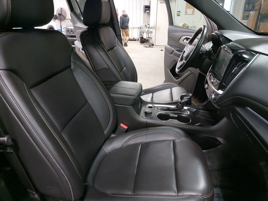 Used 2022 Chevrolet Traverse LT image 10