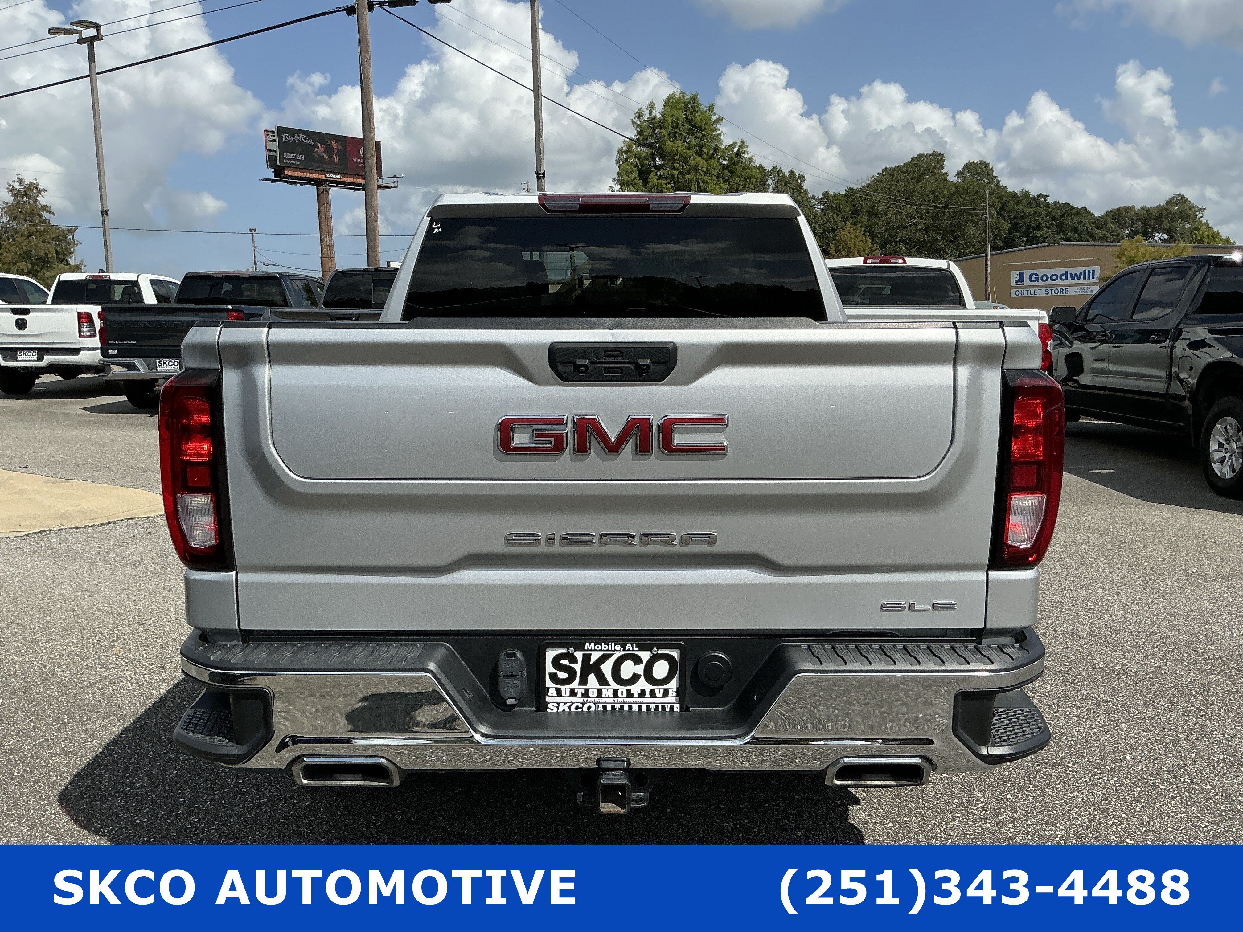 Used 2022 GMC Sierra 1500 SLE w/ X31 Off-Road Package AWD/4WD image 4