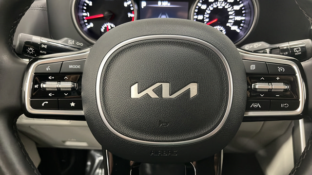 Used 2024 Kia Carnival LX FWD image 15
