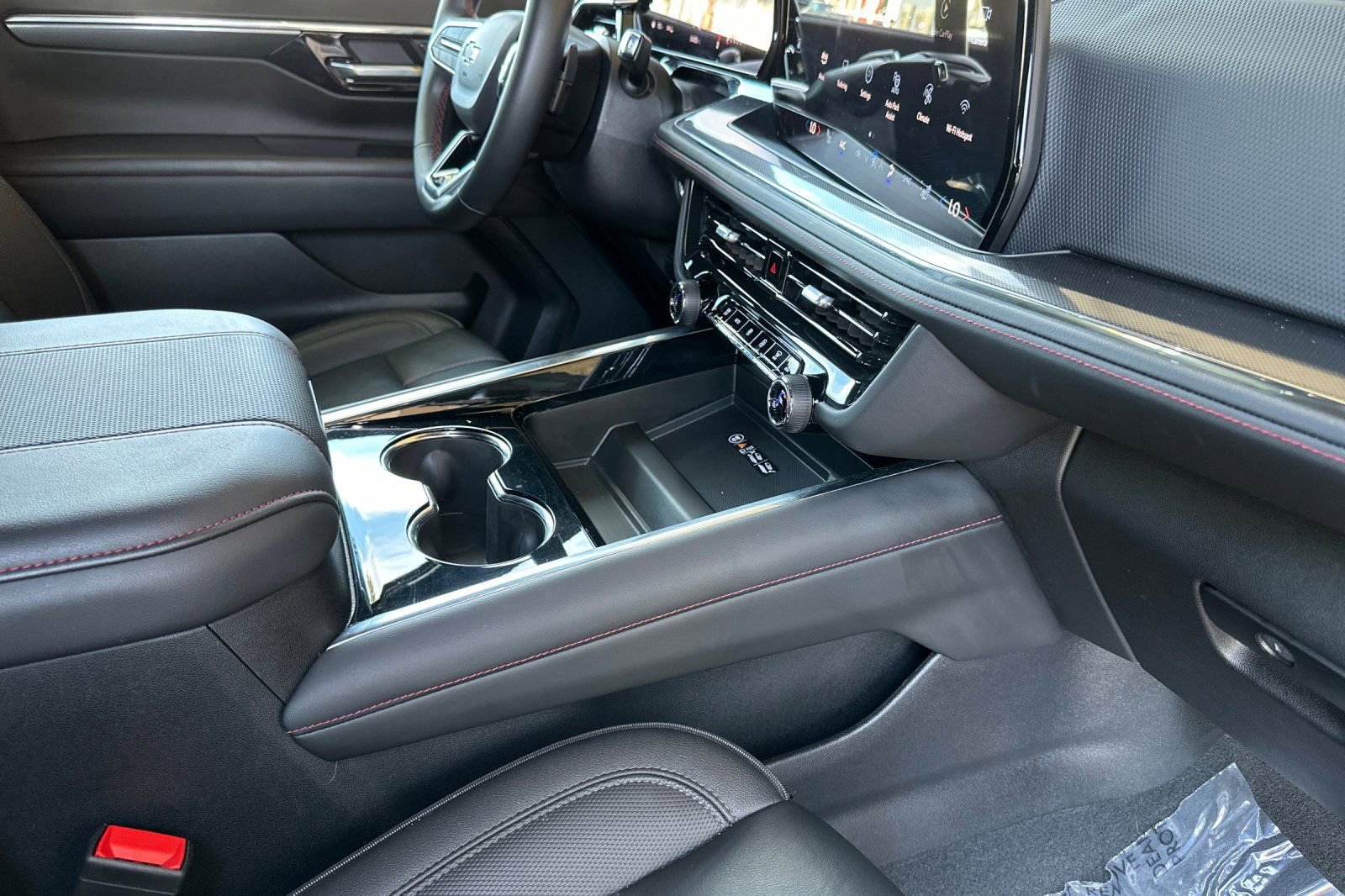 Certified 2025 Chevrolet Suburban RST image 18