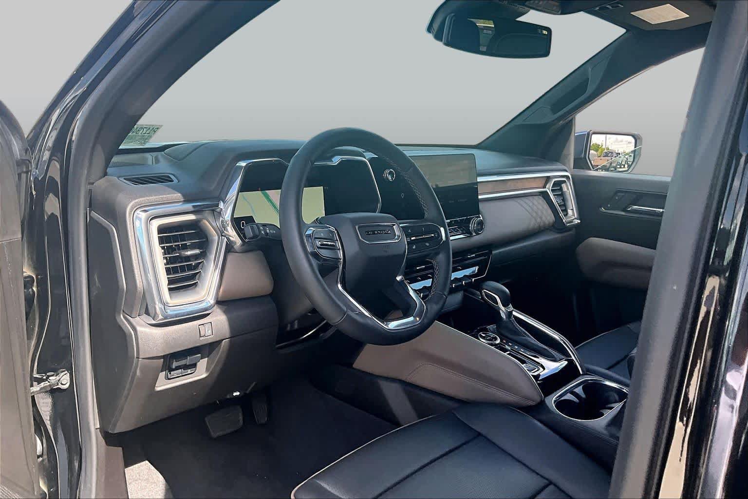 Used 2023 GMC Canyon Denali w/ Denali Black Edition AWD/4WD image 16