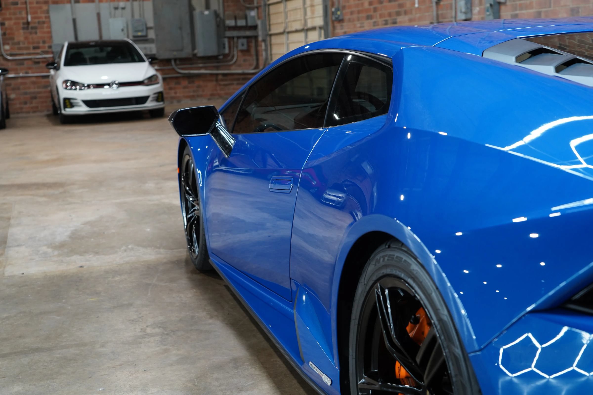 Used 2020 Lamborghini Huracan EVO RWD image 23