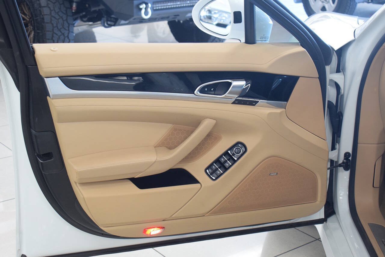 Used 2016 Porsche Panamera AWD/4WD image 38