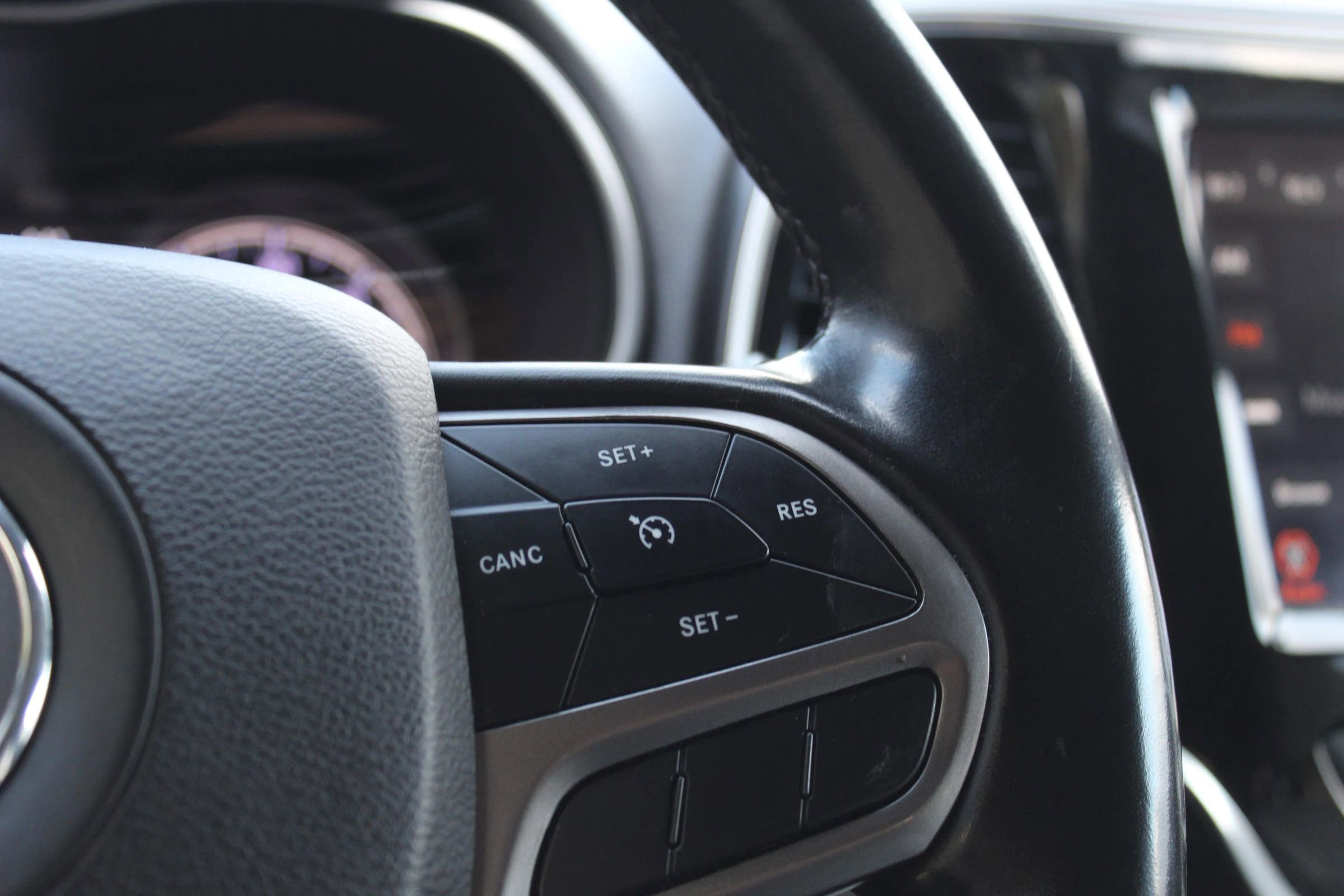 Used 2019 Jeep Cherokee Limited image 26