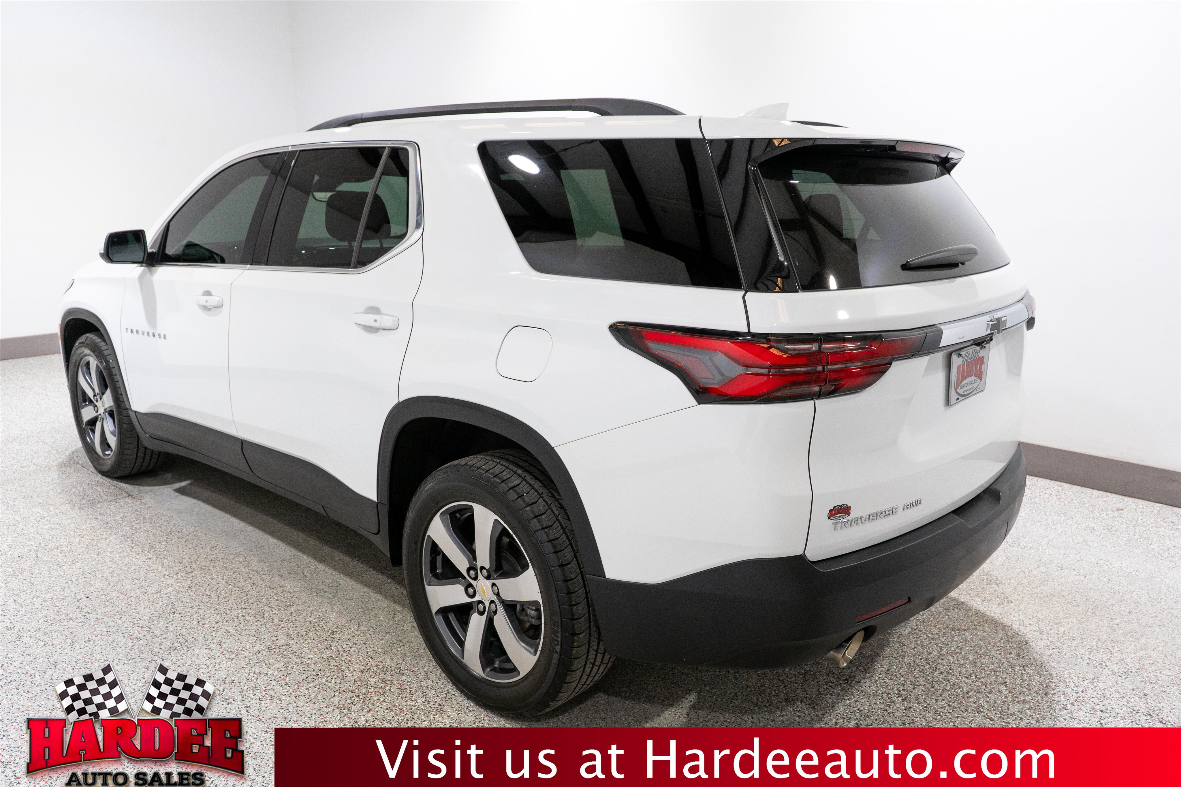Used 2023 Chevrolet Traverse LT w/ LT Premium Package AWD/4WD image 3