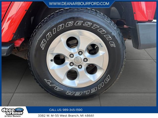 Used 2015 Jeep Wrangler Unlimited Sahara w/ Dual Top Group AWD/4WD image 6