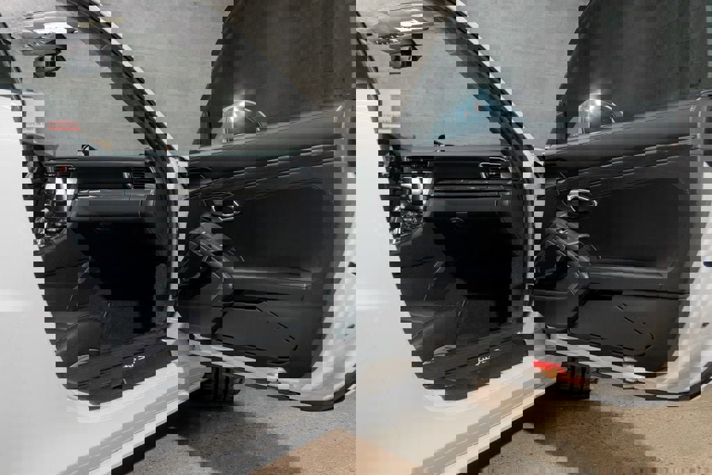 Used 2019 Porsche 911 Turbo S image 31