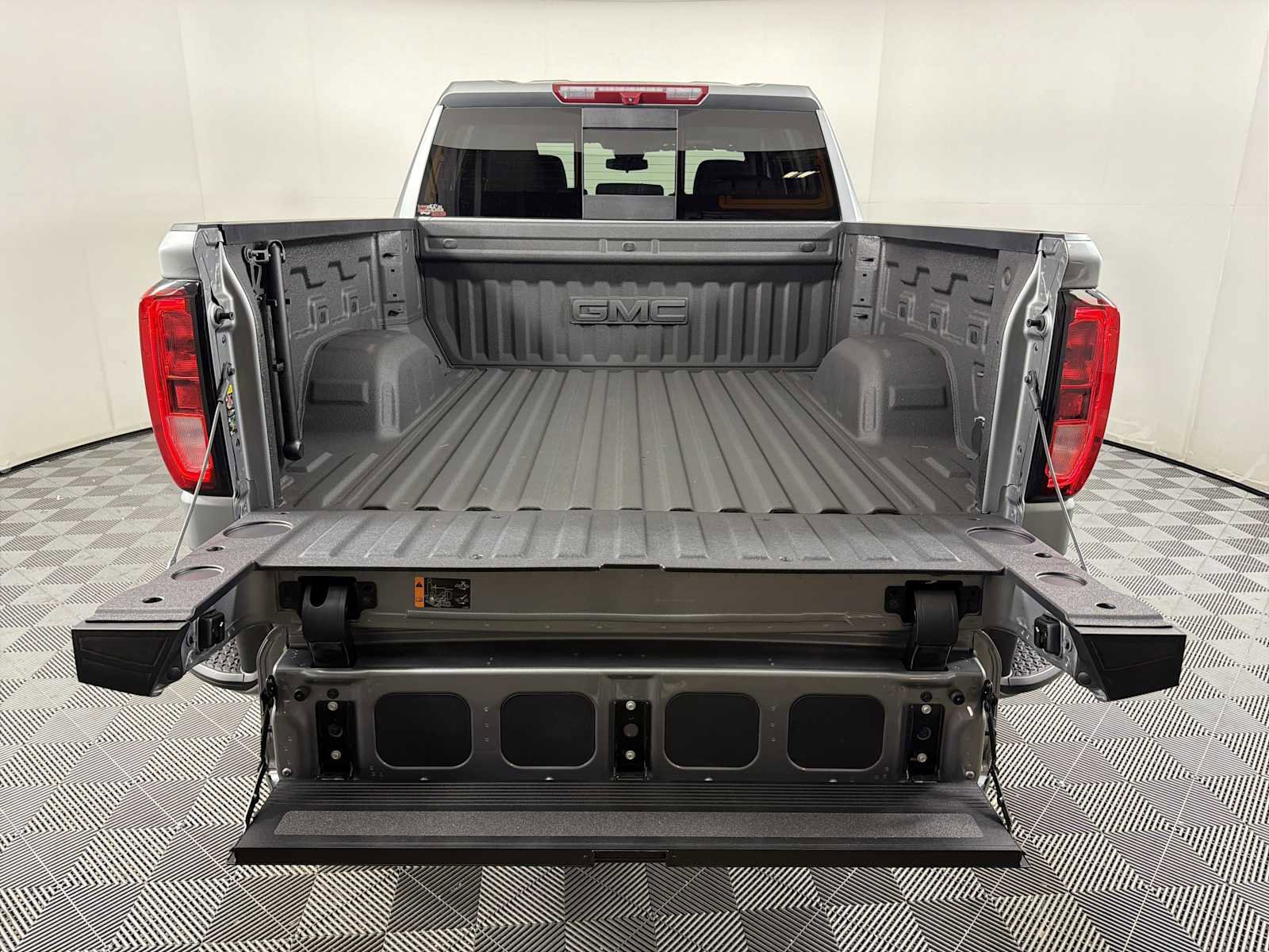New 2025 GMC Sierra 1500 Elevation w/ Elevation Premium Package image 32