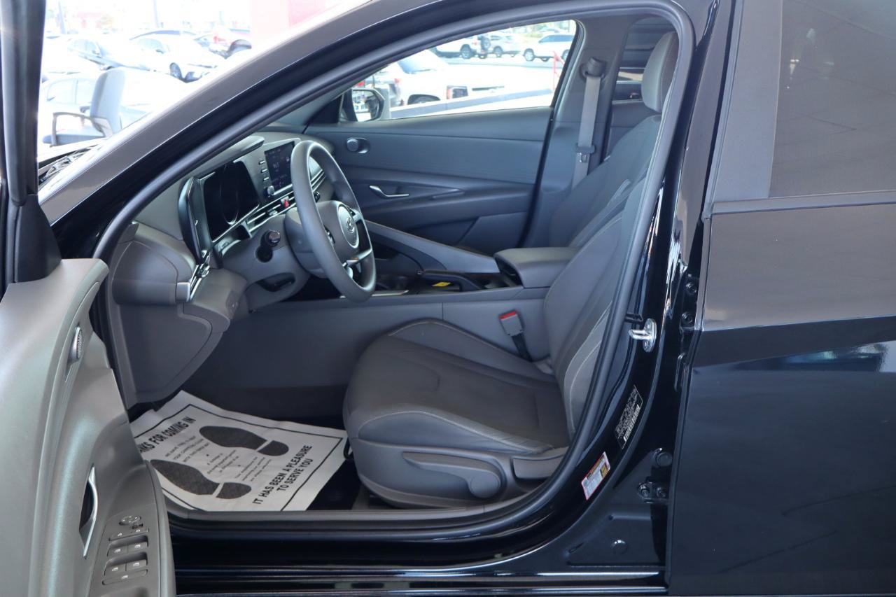 Used 2023 Hyundai Elantra SEL FWD image 15