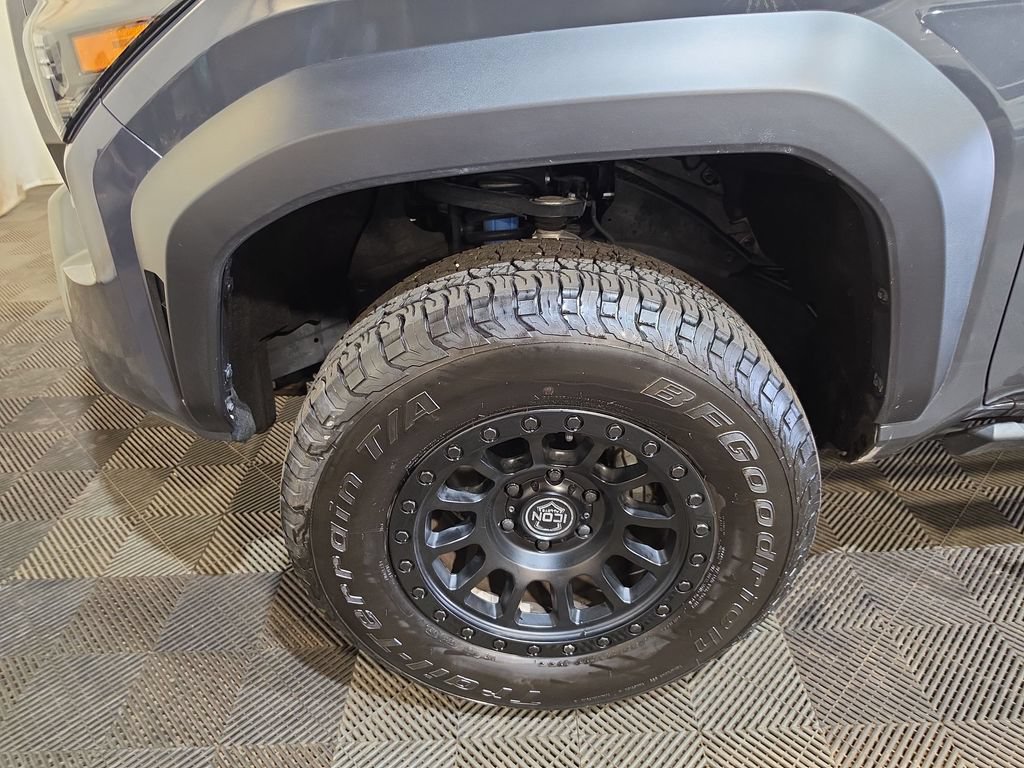 Used 2024 Toyota Tacoma TRD Off-Road AWD/4WD image 18