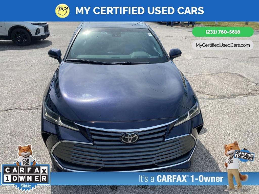 Used 2022 Toyota Avalon Limited FWD image 2
