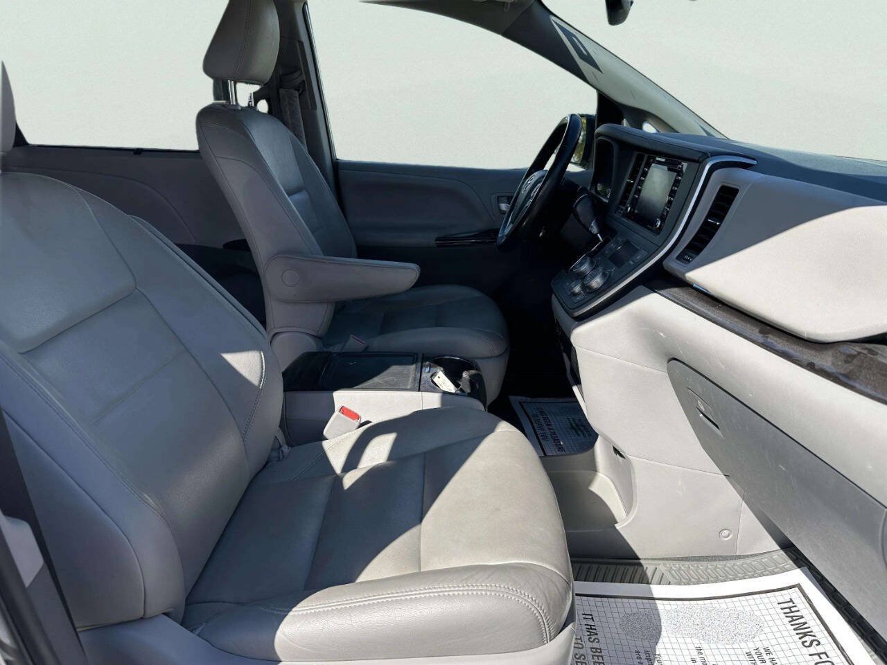 Used 2020 Toyota Sienna XLE FWD image 33