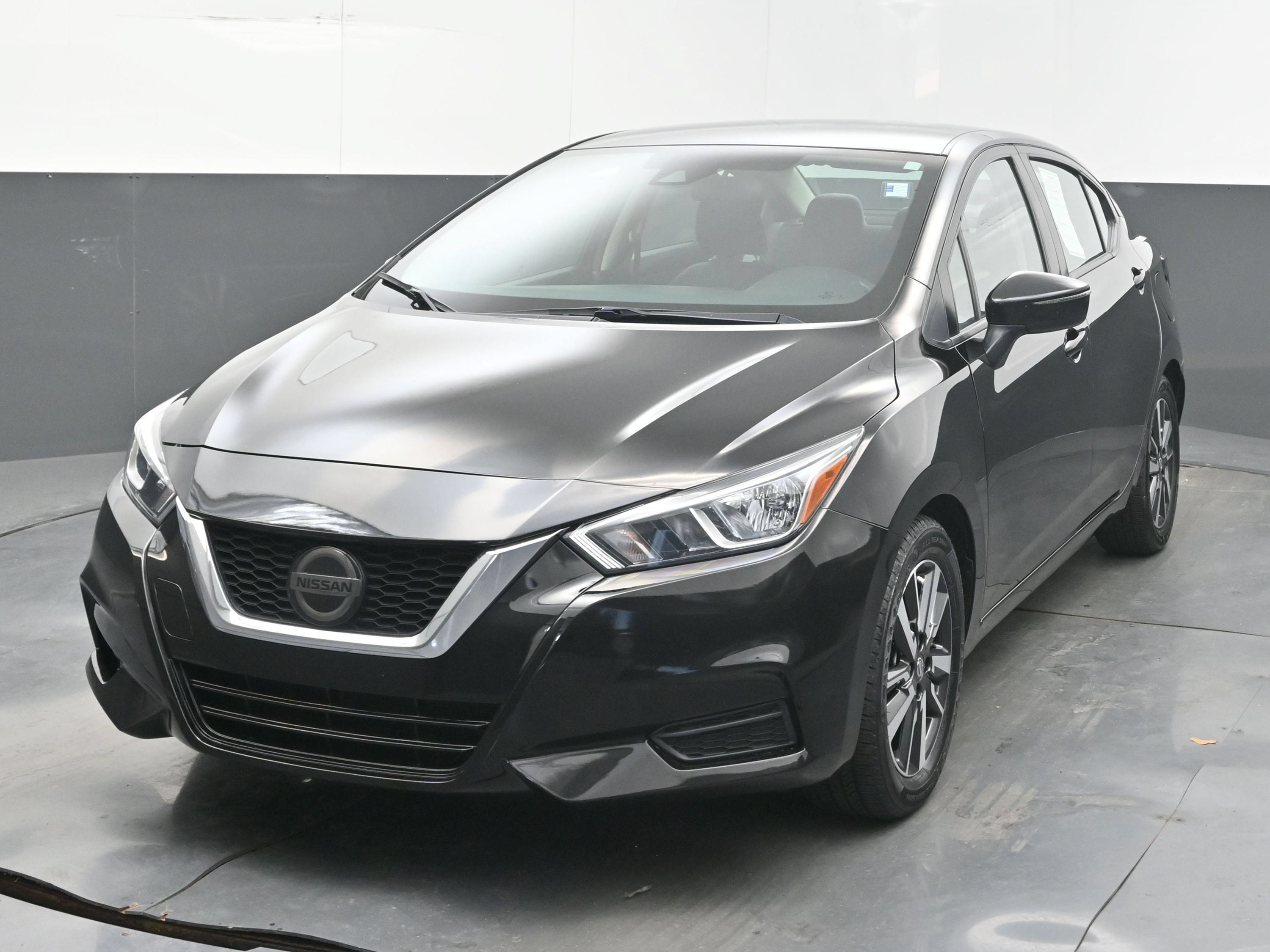 Used 2021 Nissan Versa SV FWD image 3