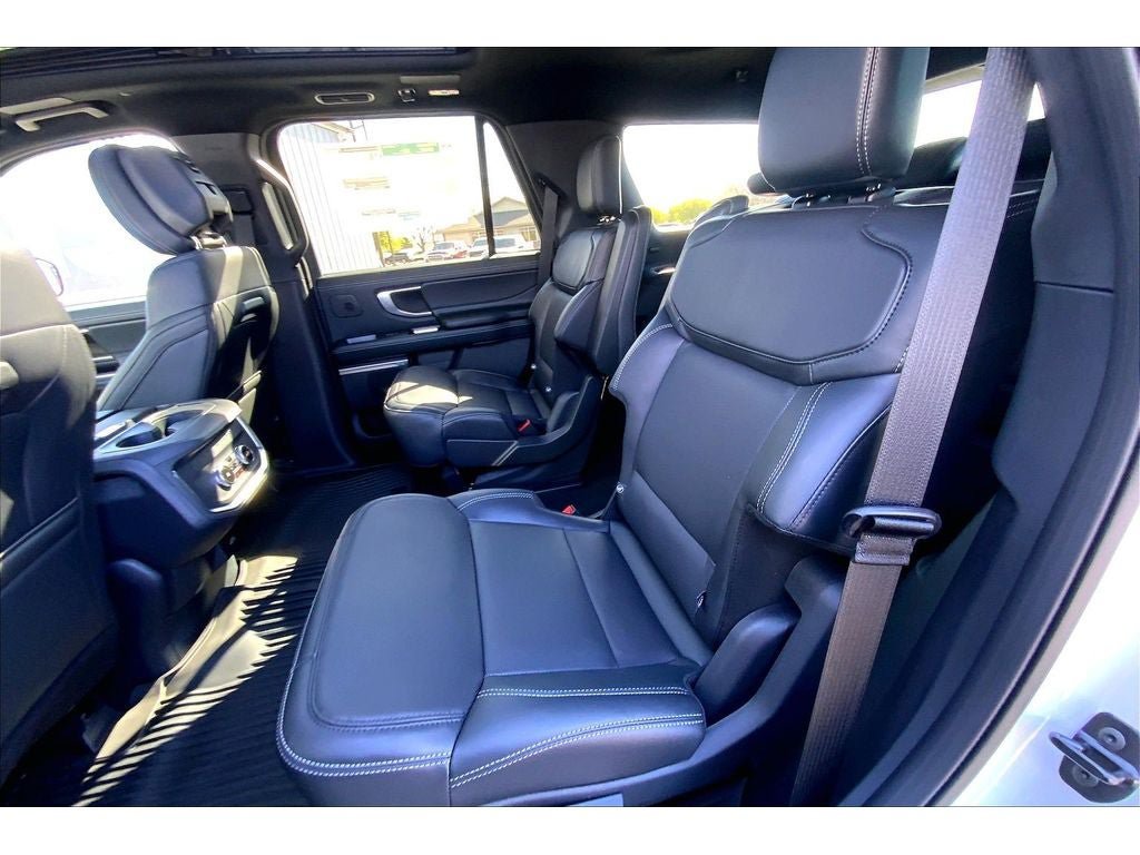 New 2026 Ford Expedition Platinum w/ Stealth Performance Package AWD/4WD image 11
