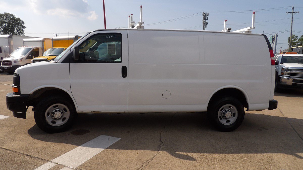 Used 2017 Chevrolet Express 2500 RWD image 6