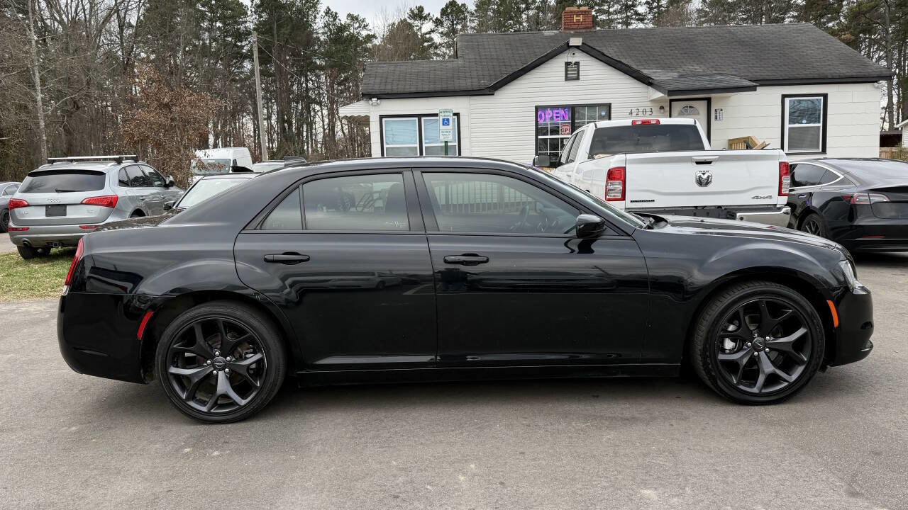 Used 2021 Chrysler 300 Touring w/ Sport Appearance Package image 8