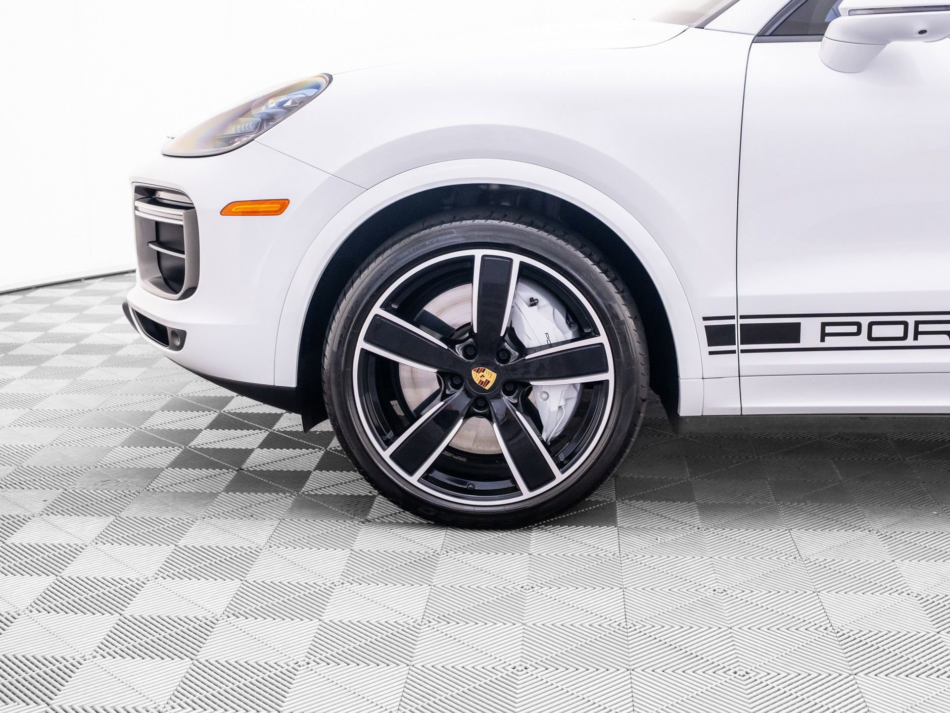 Certified 2023 Porsche Cayenne Turbo AWD/4WD image 37