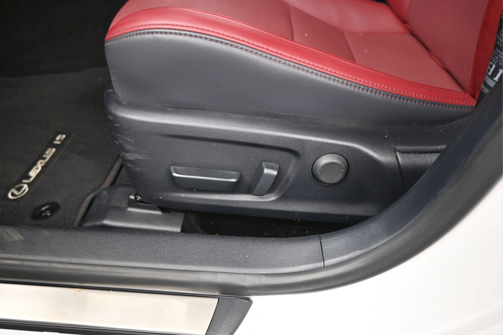 Used 2025 Lexus IS 300 w/ Premium Package RWD image 10