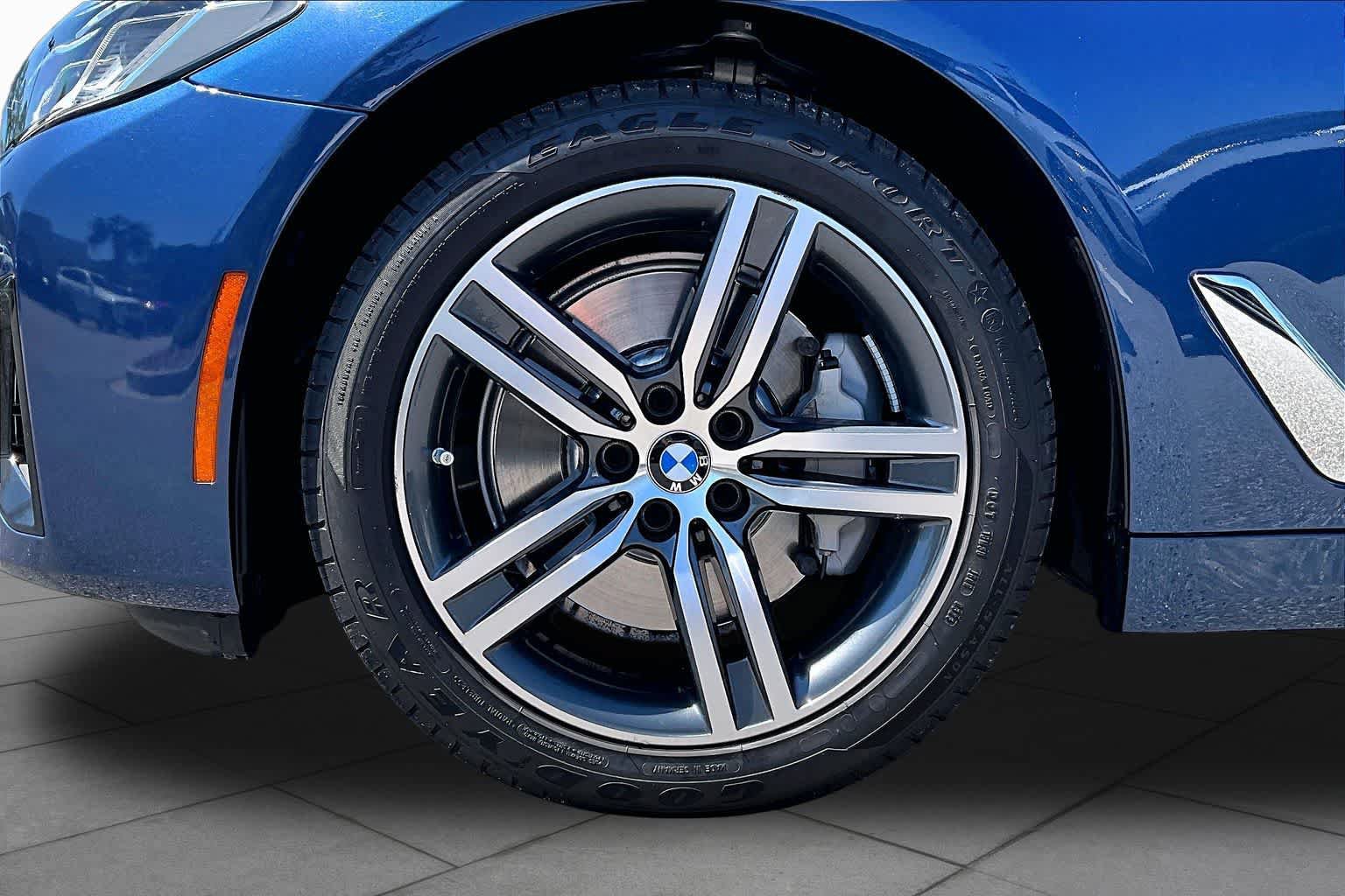 Used 2023 BMW 530i w/ Premium Package RWD image 11
