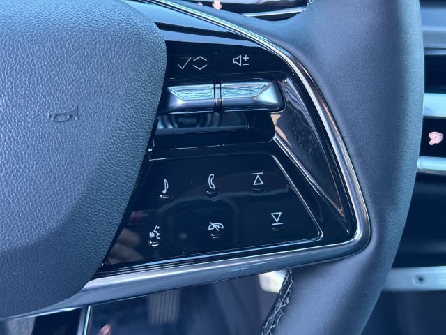 Certified 2025 Cadillac Lyriq Luxury w/ LPO, Floor Liner Package AWD/4WD image 27