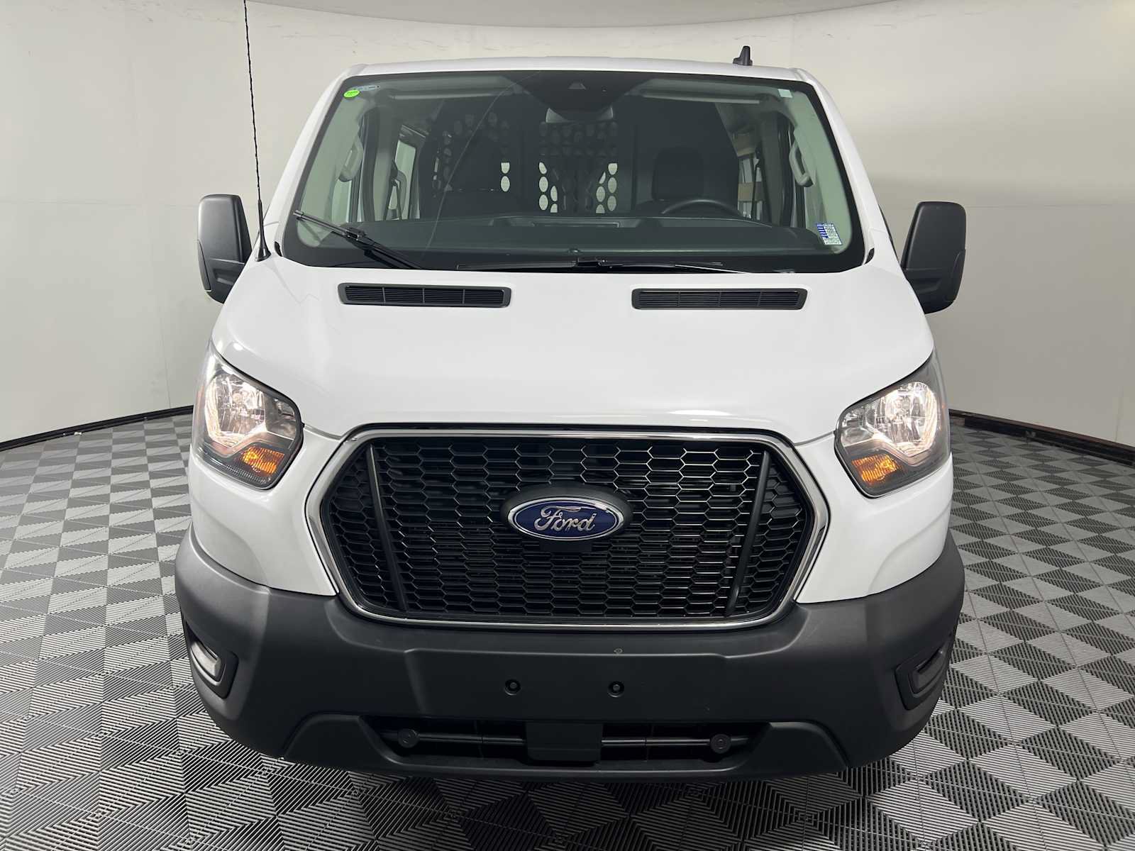 Used 2025 Ford Transit 250 Low Roof w/ Exterior Upgrade Package RWD image 2