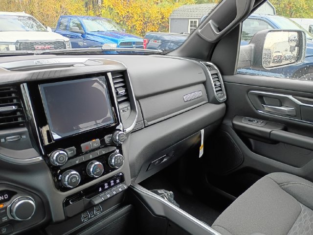 New 2027 RAM 1500 4x4 Crew Cab image 17