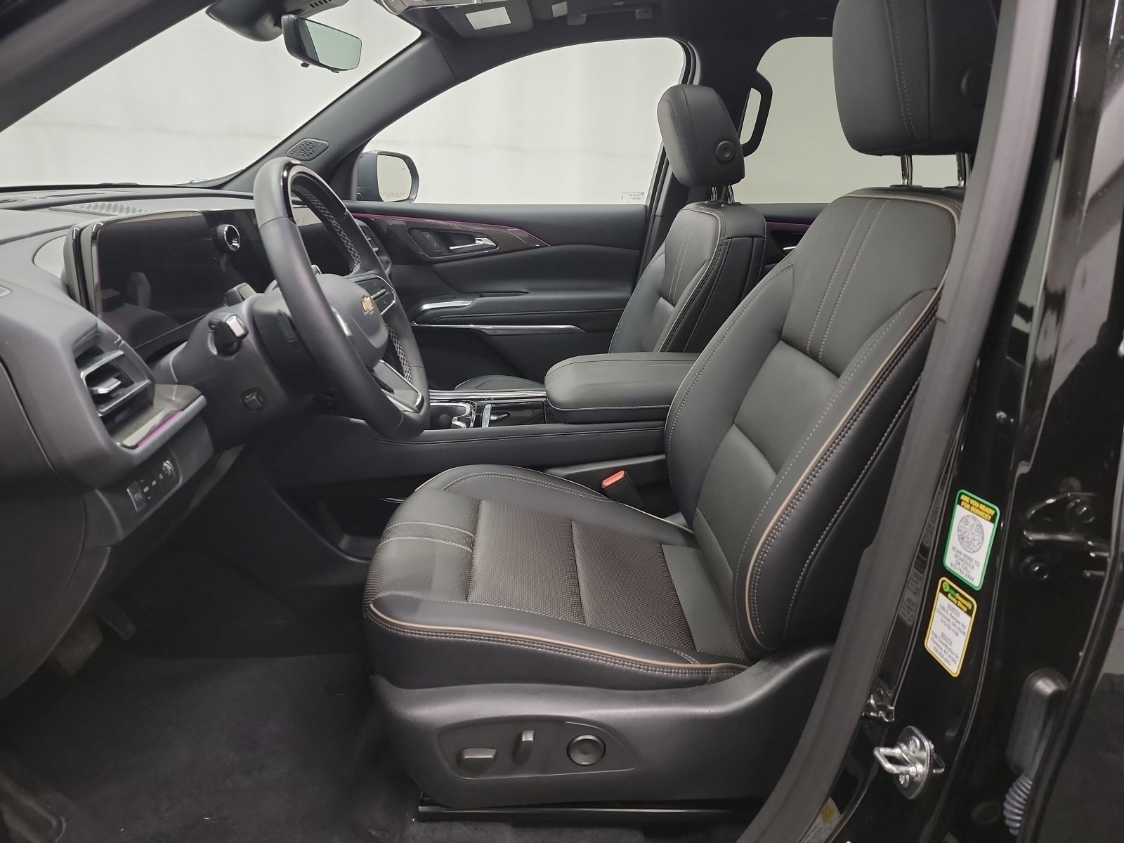 Used 2025 Chevrolet Traverse High Country image 12