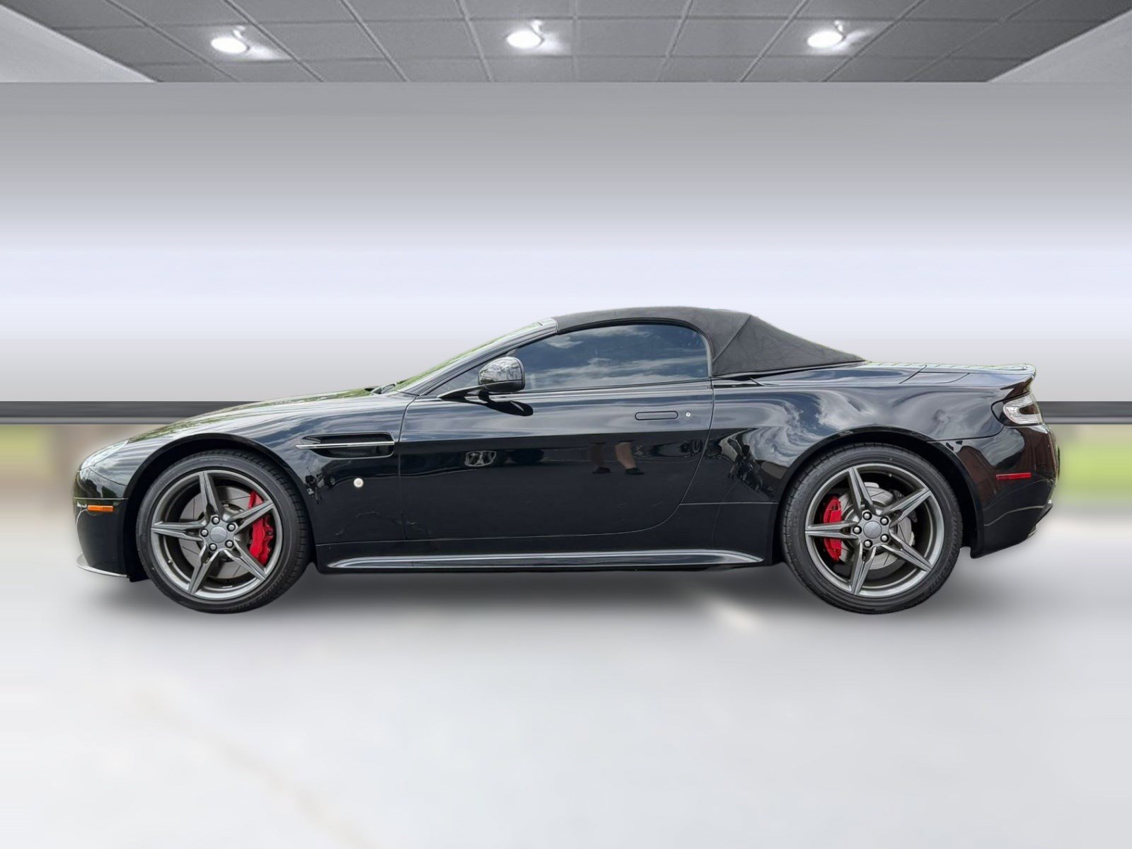 Used 2016 Aston Martin V8 Vantage GT image 2