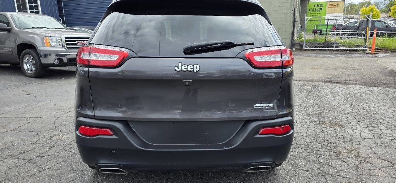 Used 2018 Jeep Cherokee Latitude Plus w/ Cold Weather Group image 5