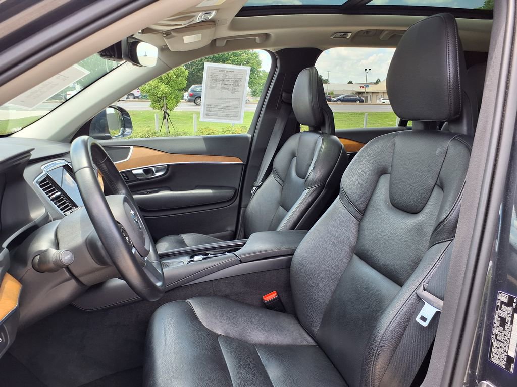 Used 2021 Volvo XC90 T6 Momentum w/ Advanced Package AWD/4WD image 11