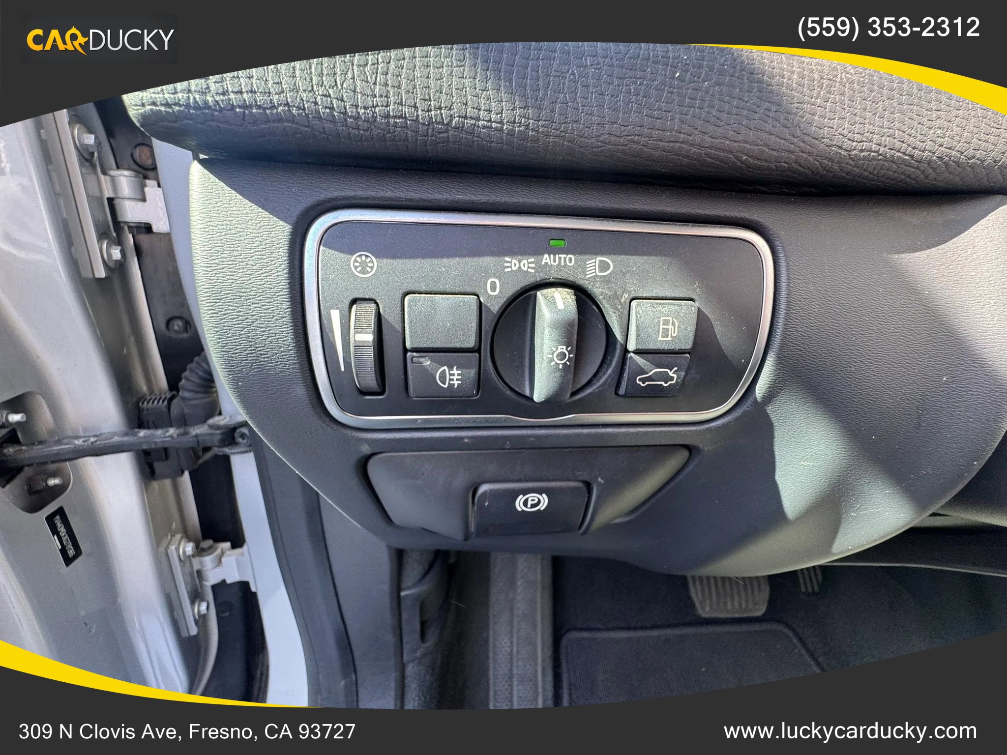 Used 2016 Volvo XC60 T5 Premier w/ Proximity Package FWD image 11