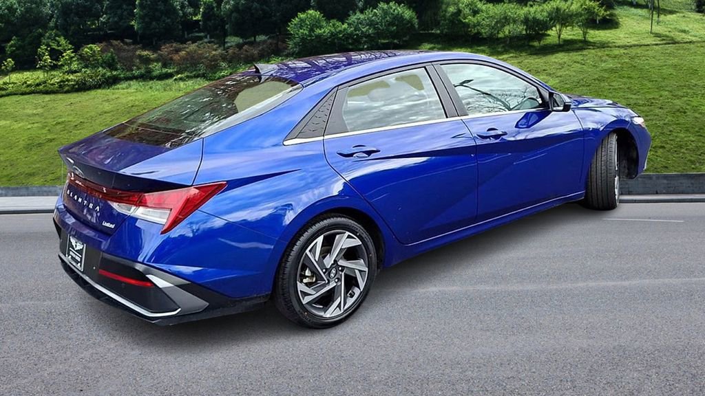 Used 2024 Hyundai Elantra Limited image 8