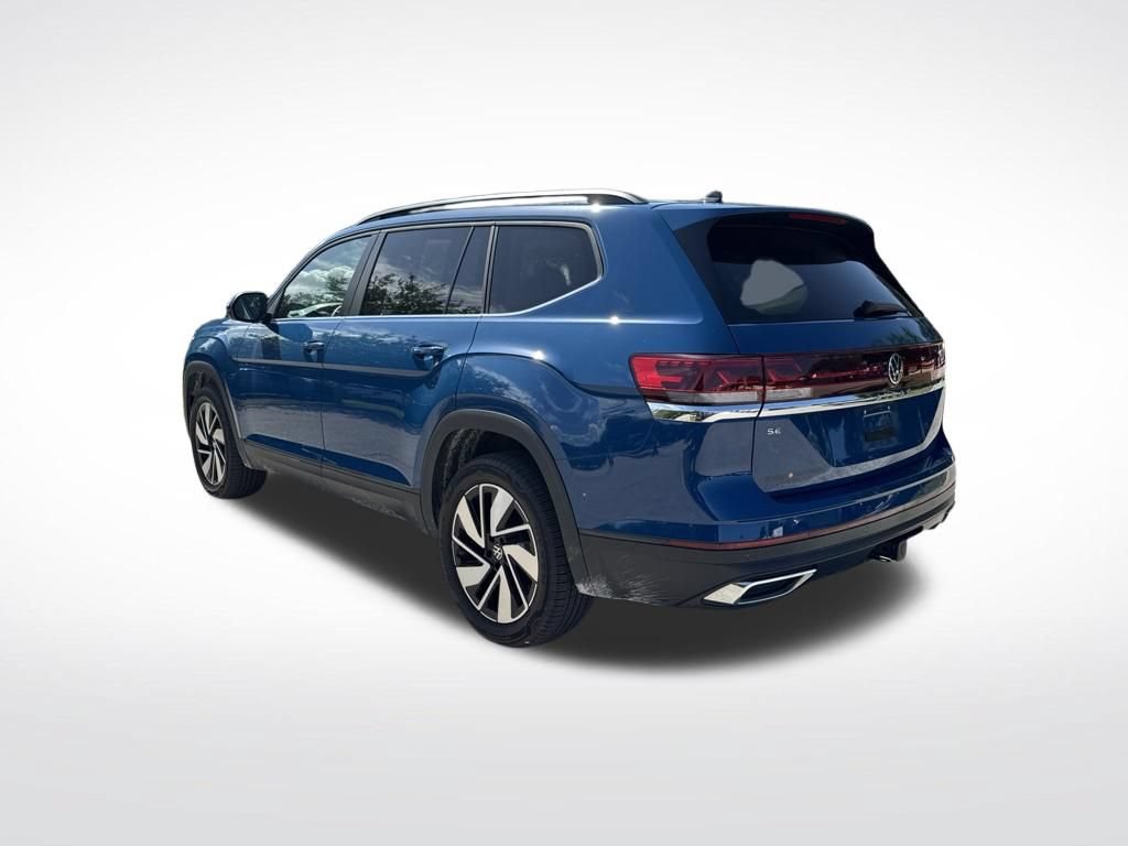 Used 2025 Volkswagen Atlas SE w/ Panoramic Sunroof Package FWD image 6
