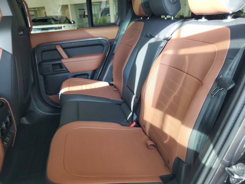 New 2026 Land Rover Defender 110 AWD/4WD image 30
