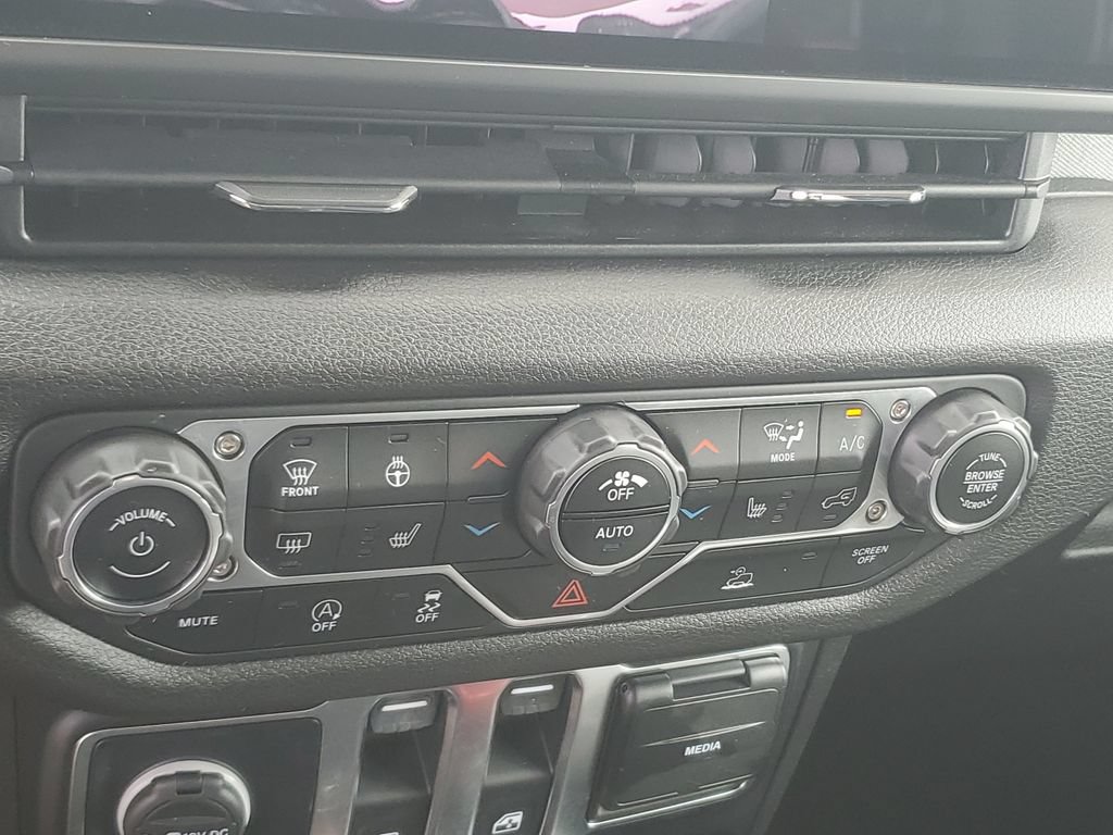 Certified 2024 Jeep Wrangler Sport AWD/4WD image 23