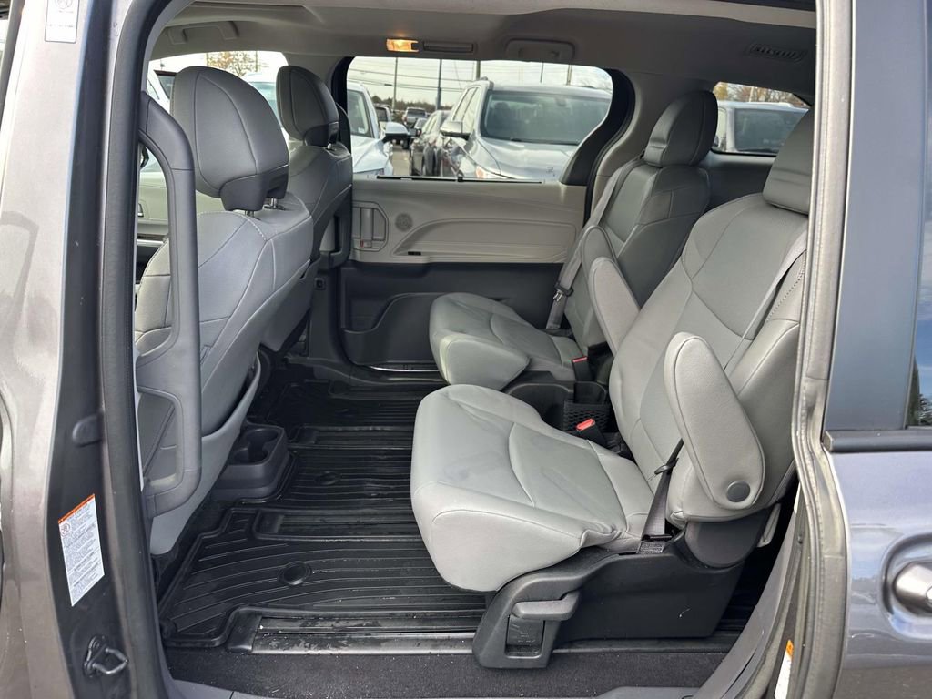 Used 2023 Toyota Sienna XLE image 17