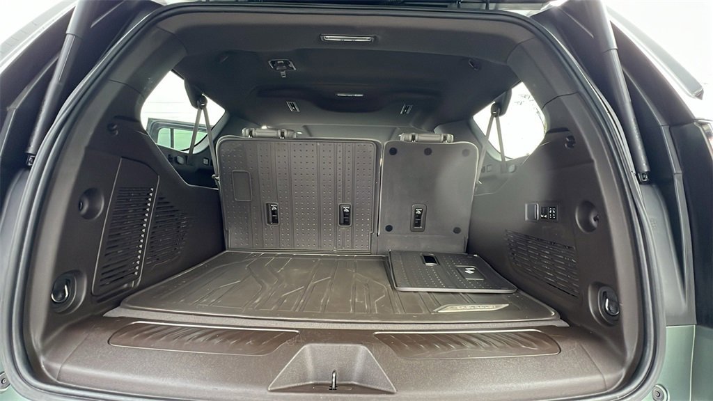 Certified 2023 Chevrolet Suburban LT w/ Luxury Package image 10