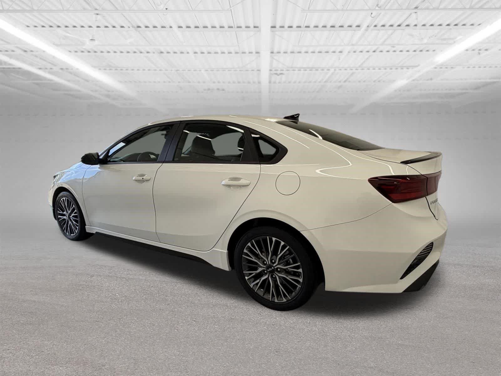 Used 2024 Kia Forte GT-Line w/ GT-Line Premium Package FWD image 3