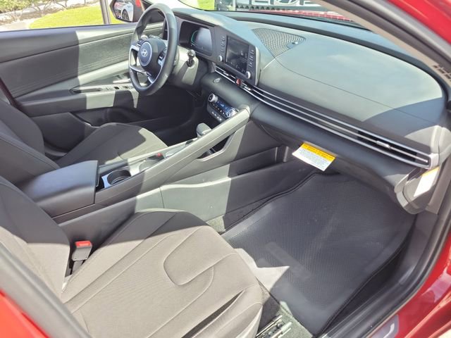 Used 2025 Hyundai Elantra Blue image 18