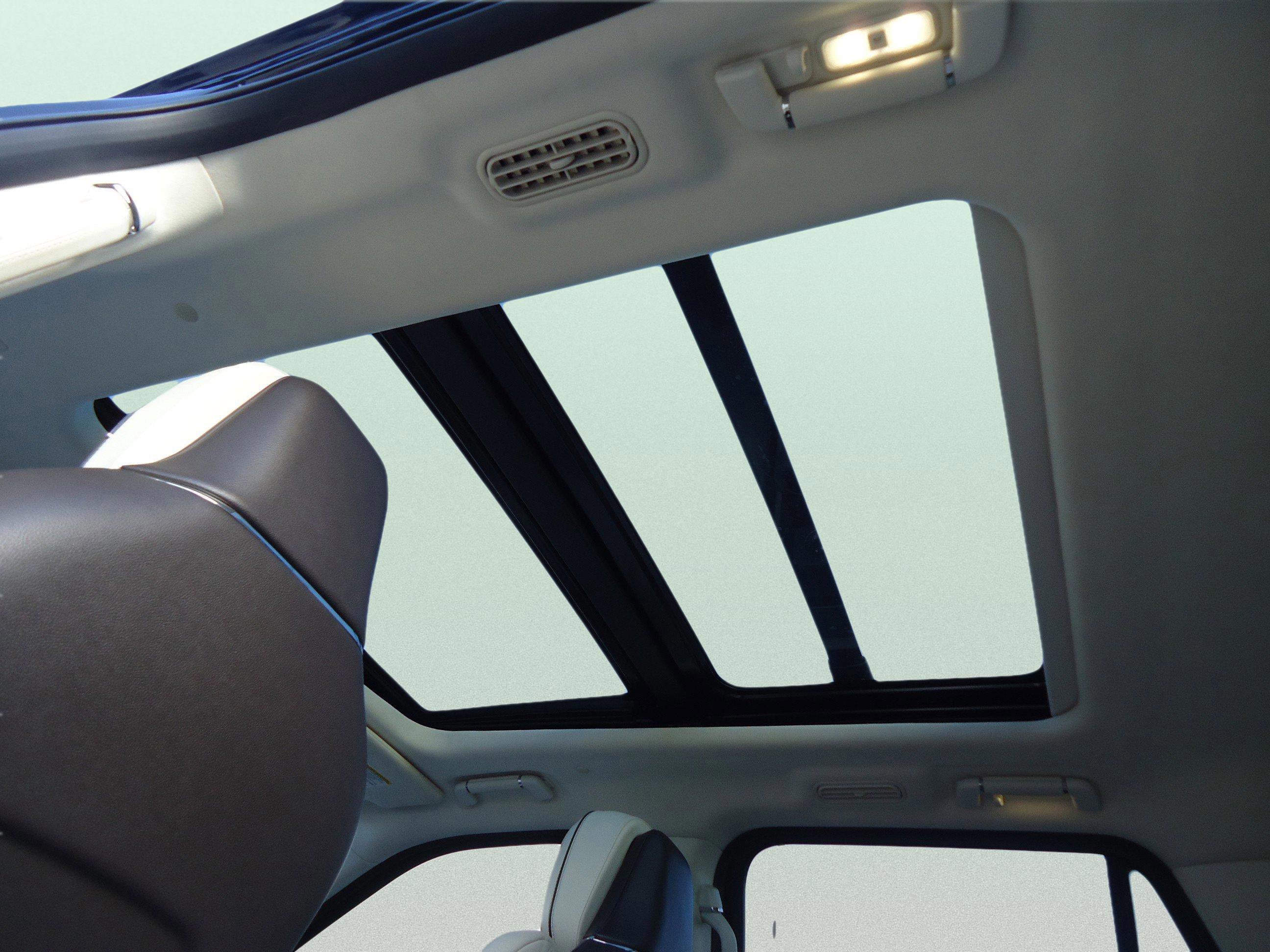 Used 2020 Lincoln Navigator Black Label w/ Cargo Convenience Package AWD/4WD image 37