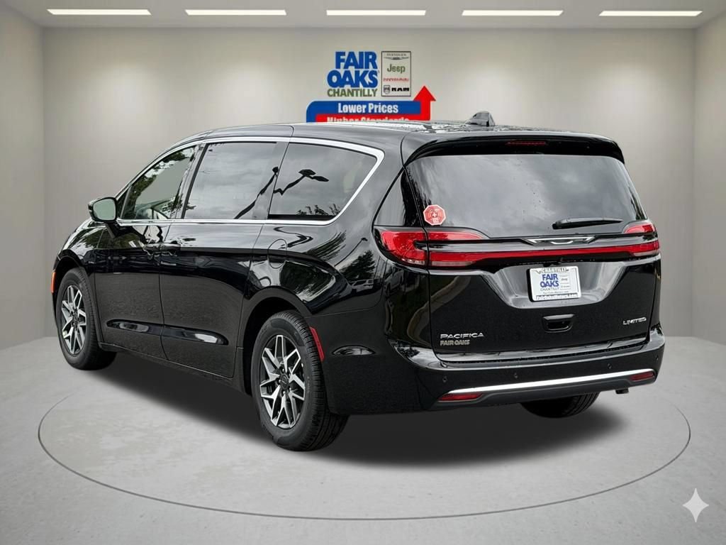 New 2027 Chrysler Pacifica Limited FWD image 8