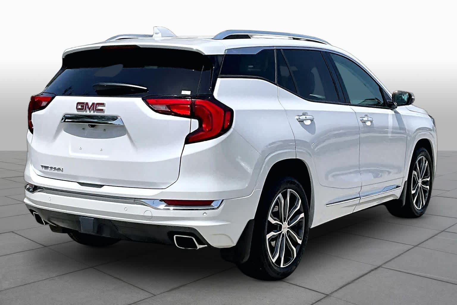 Used 2020 GMC Terrain Denali w/ Denali Premium Package FWD image 13