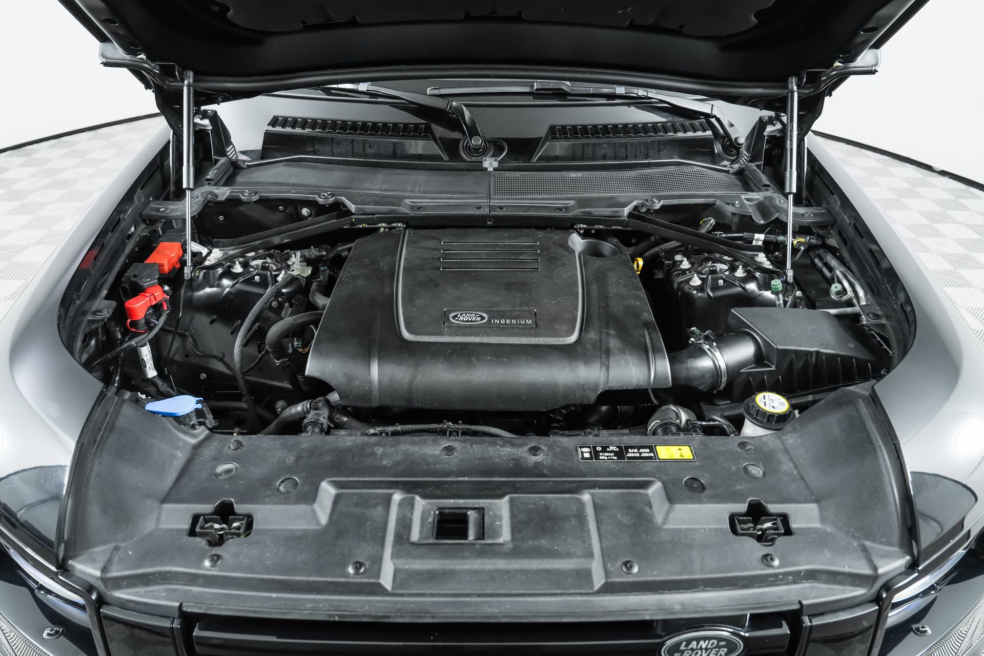 Used 2025 Land Rover Defender 110 S image 96