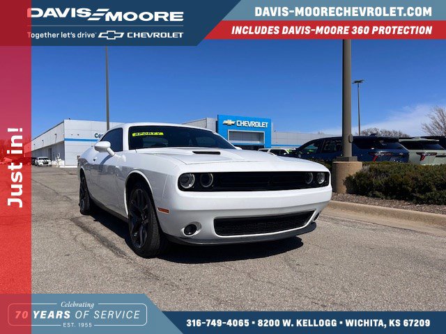 Used 2022 Dodge Challenger SXT w/ Blacktop Package image 1